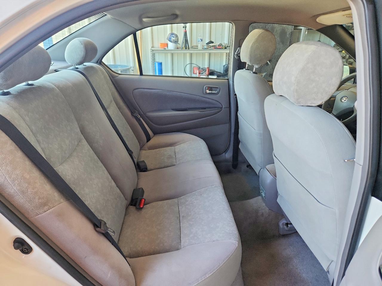 2002 Toyota Prius Base White vin: JT2BK12U920042042