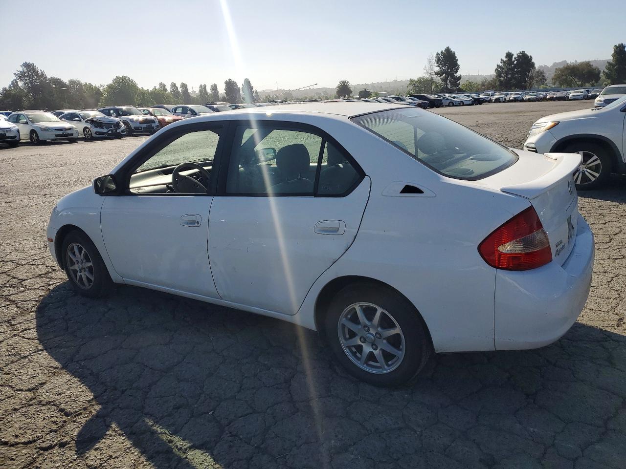 2003 Toyota Prius Base White vin: JT2BK18U030073589