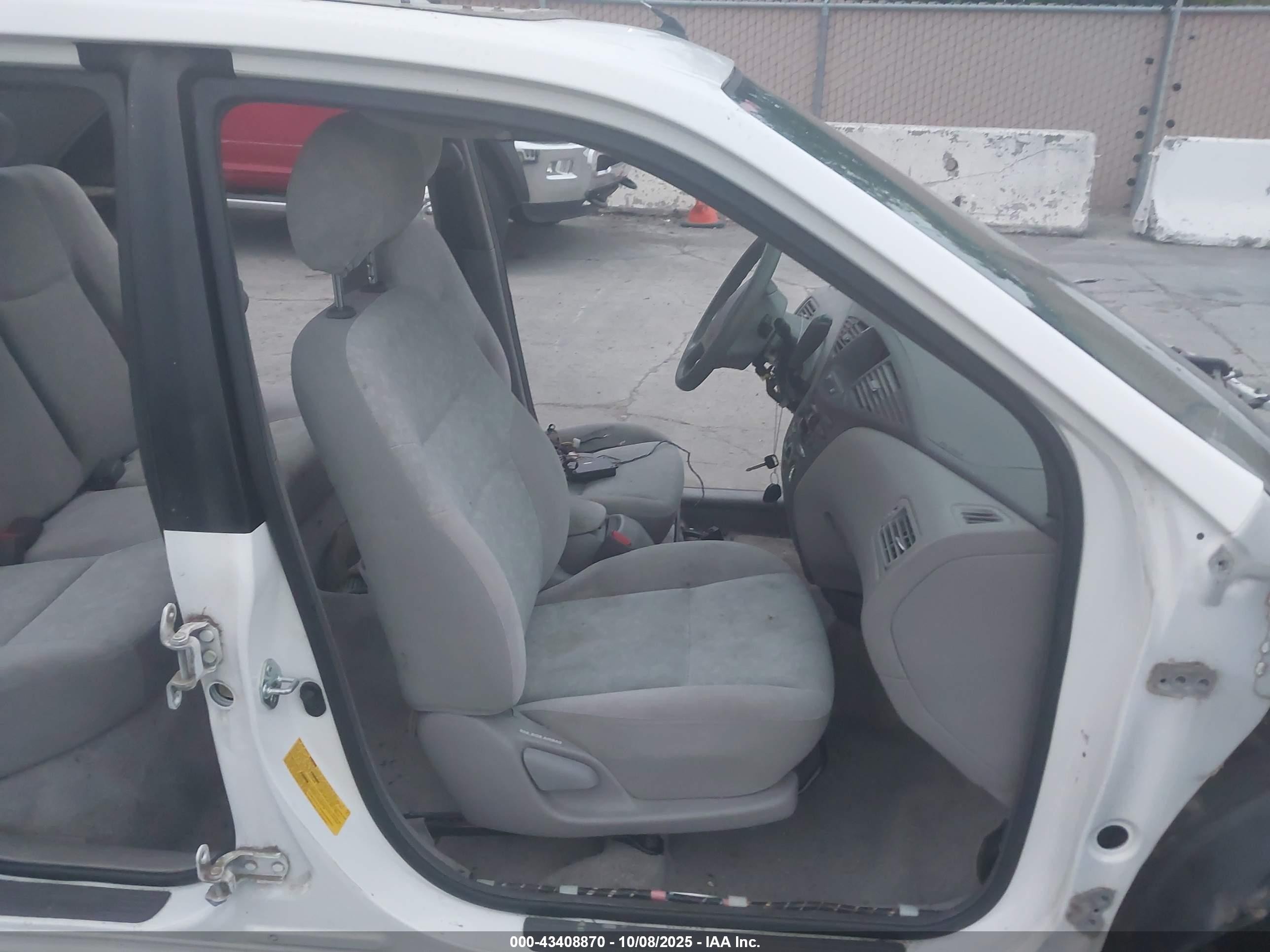 2002 Toyota Prius   White vin: JT2BK18U720052642