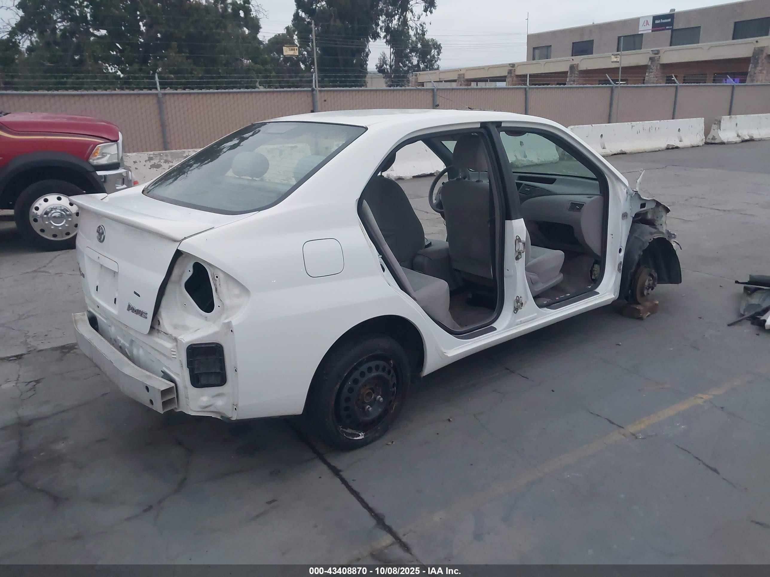 2002 Toyota Prius   White vin: JT2BK18U720052642