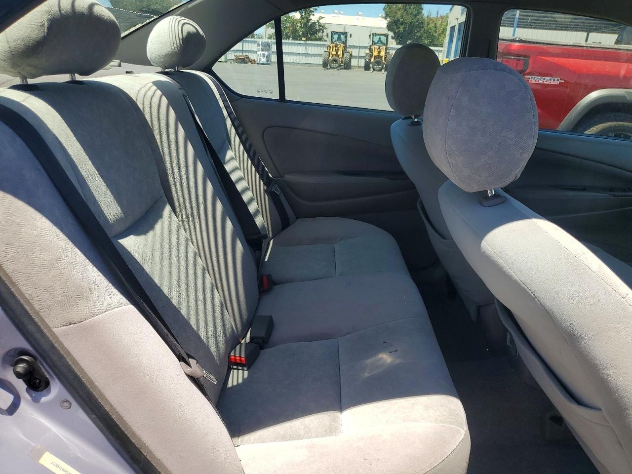2002 Toyota Prius Base Серебряный vin: JT2BK18U820046607