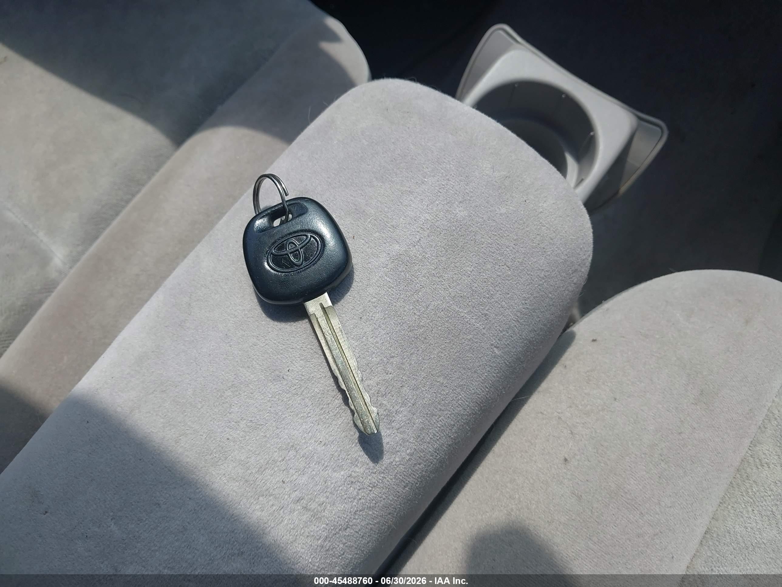 2002 Toyota Prius   Серебряный vin: JT2BK18U820067005