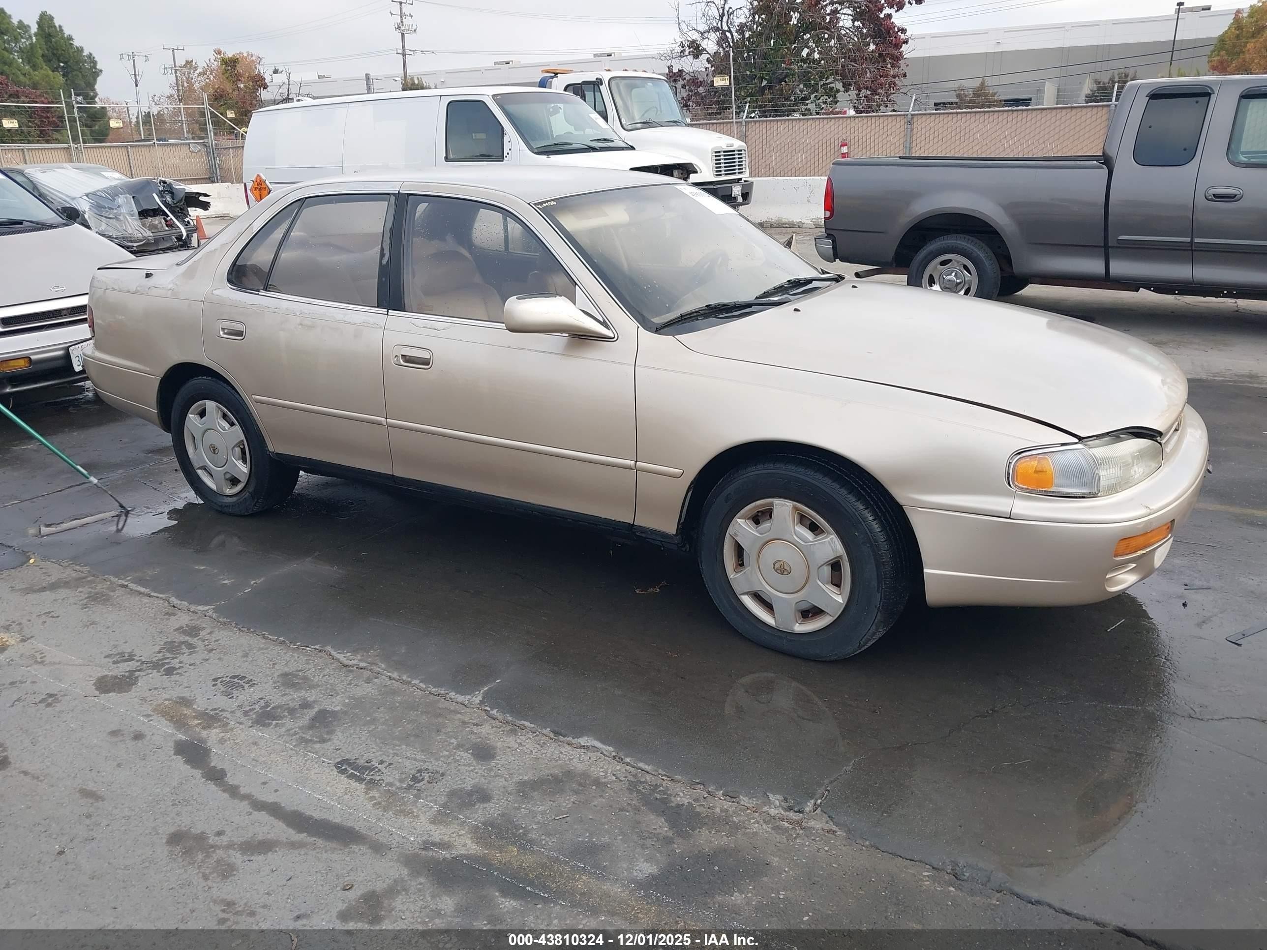 1995 Toyota Camry Le Brown vin: JT2GK12E3S0101407
