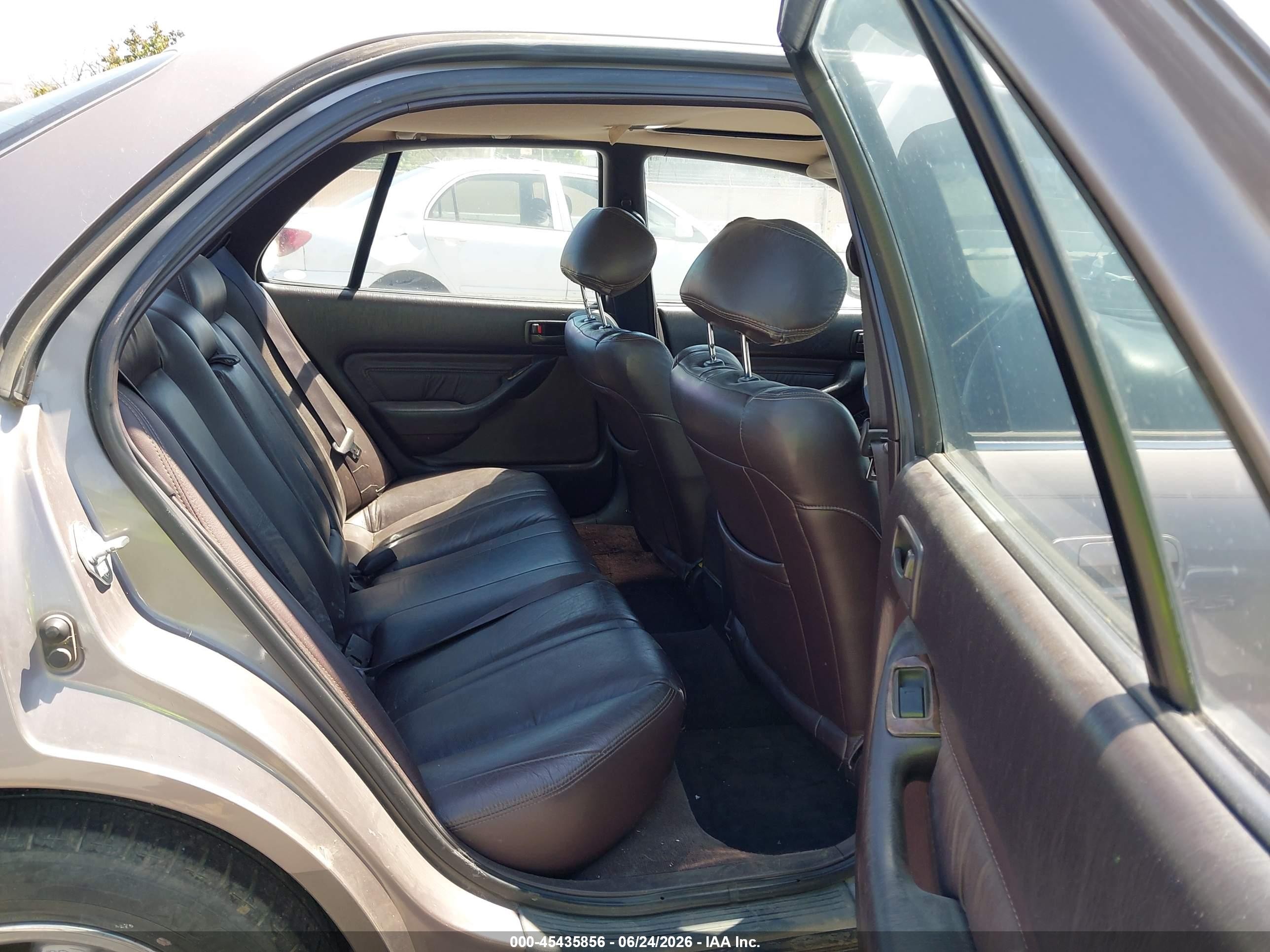 1994 Toyota Camry Le Gray vin: JT2GK12E5R0065973