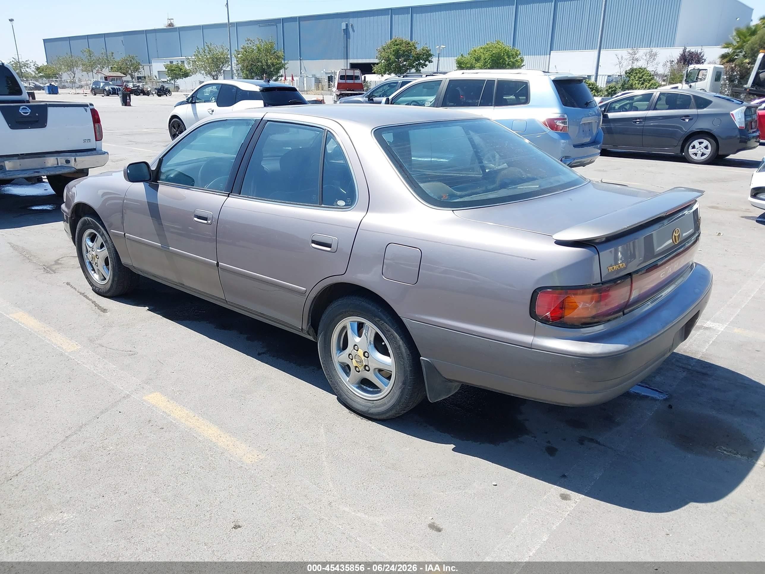 1994 Toyota Camry Le Gray vin: JT2GK12E5R0065973