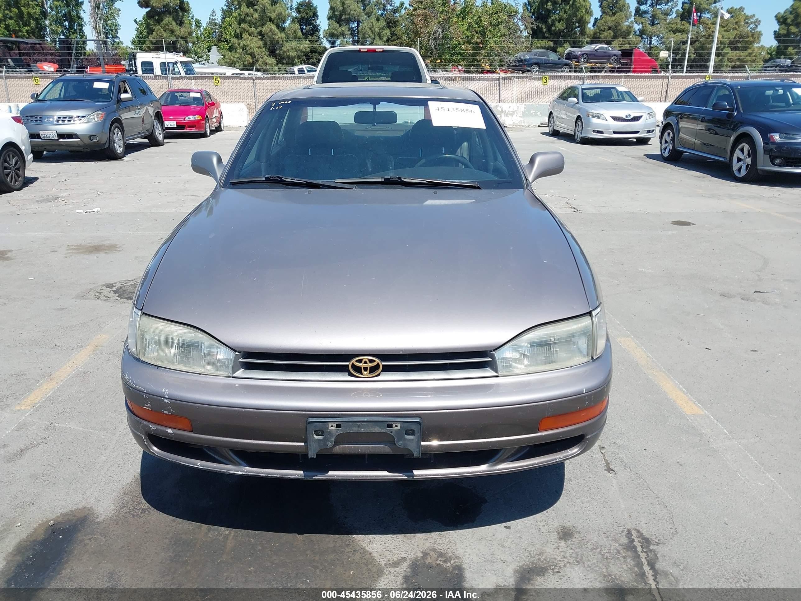 1994 Toyota Camry Le Gray vin: JT2GK12E5R0065973
