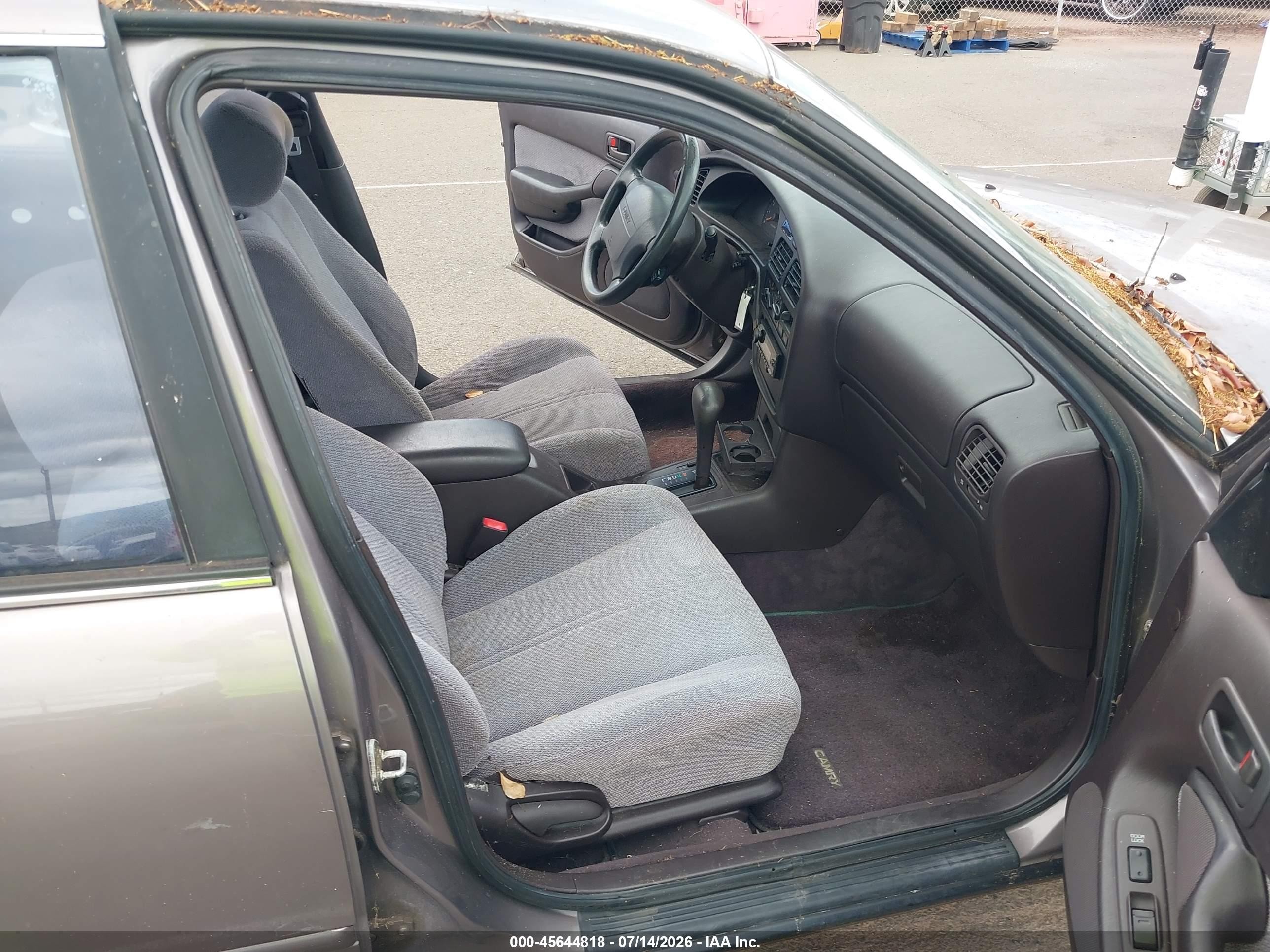 1994 Toyota Camry Le Gray vin: JT2GK12E6R0027412