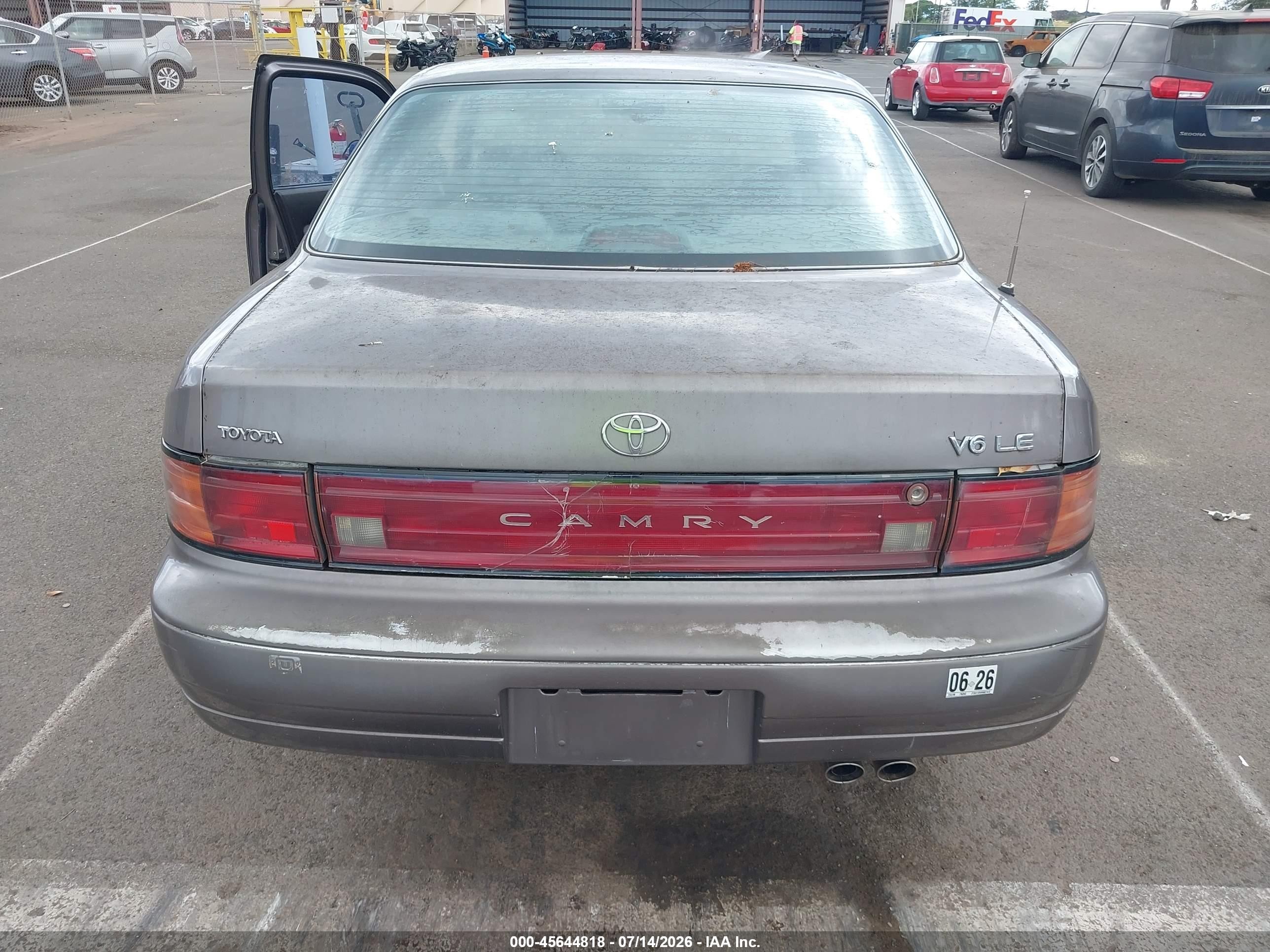 1994 Toyota Camry Le Gray vin: JT2GK12E6R0027412