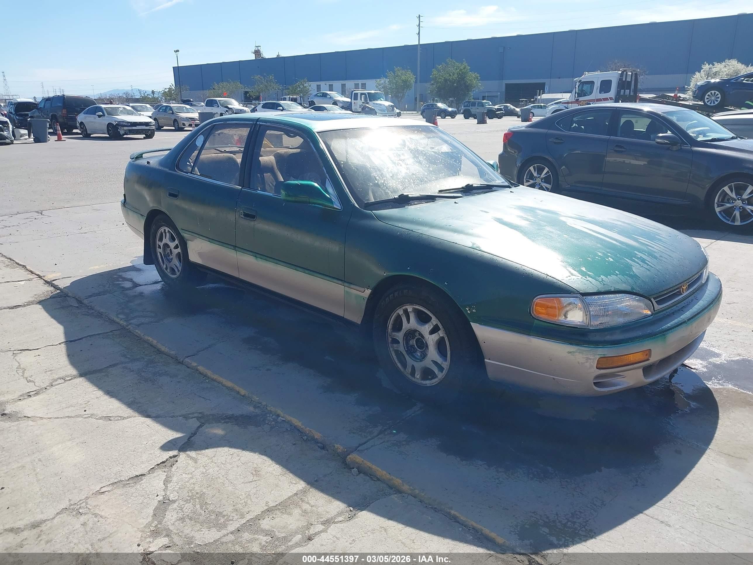 1995 Toyota Camry Le Green vin: JT2GK12E7S0121238