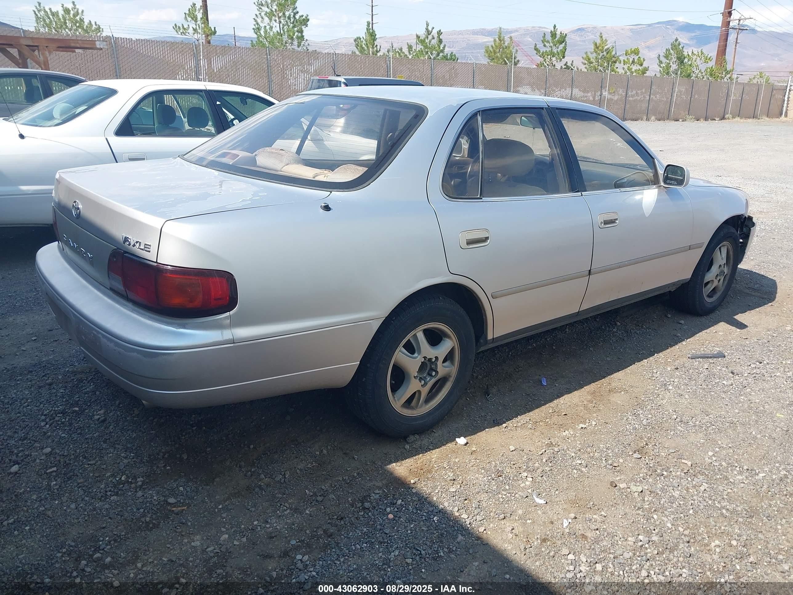 1995 Toyota Camry Xle Silver vin: JT2GK13E1S0104014