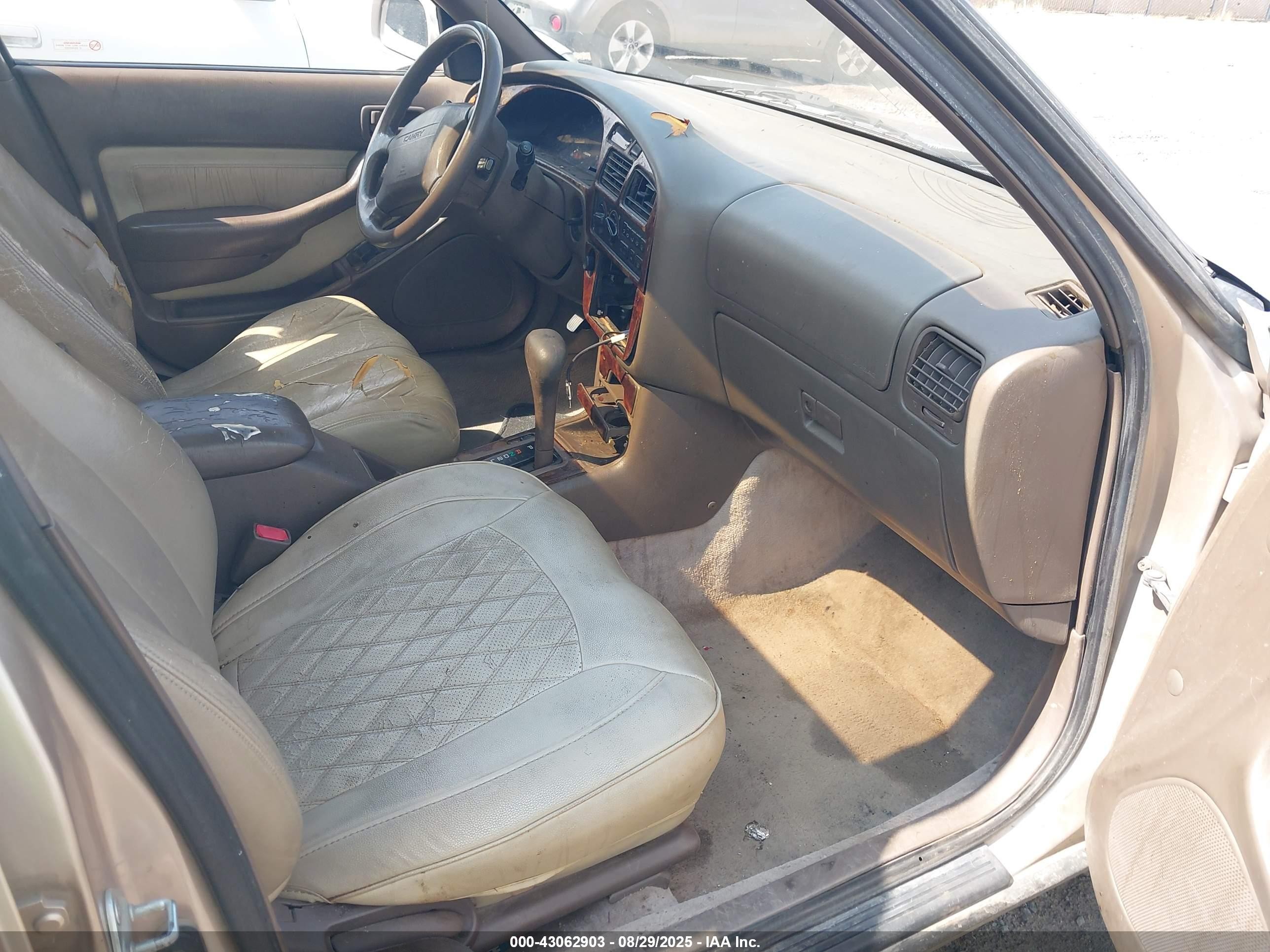1995 Toyota Camry Xle Silver vin: JT2GK13E1S0104014