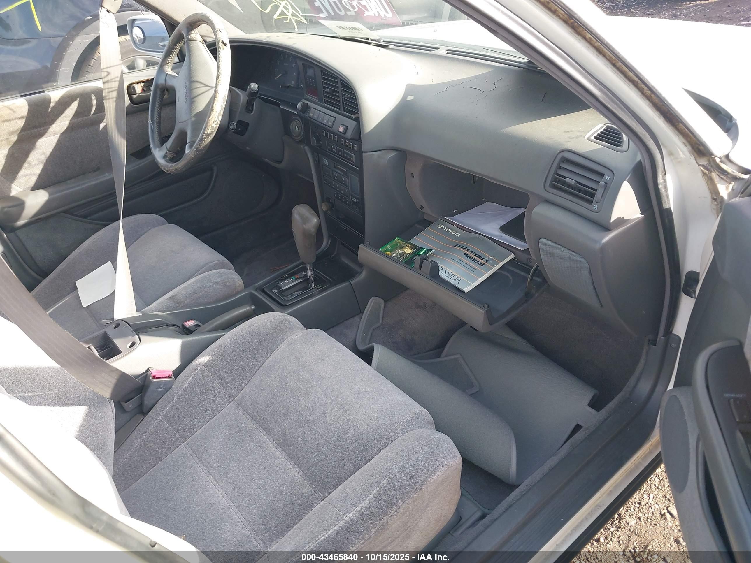 1992 Toyota Cressida Luxury White vin: JT2MX83E2N0085555