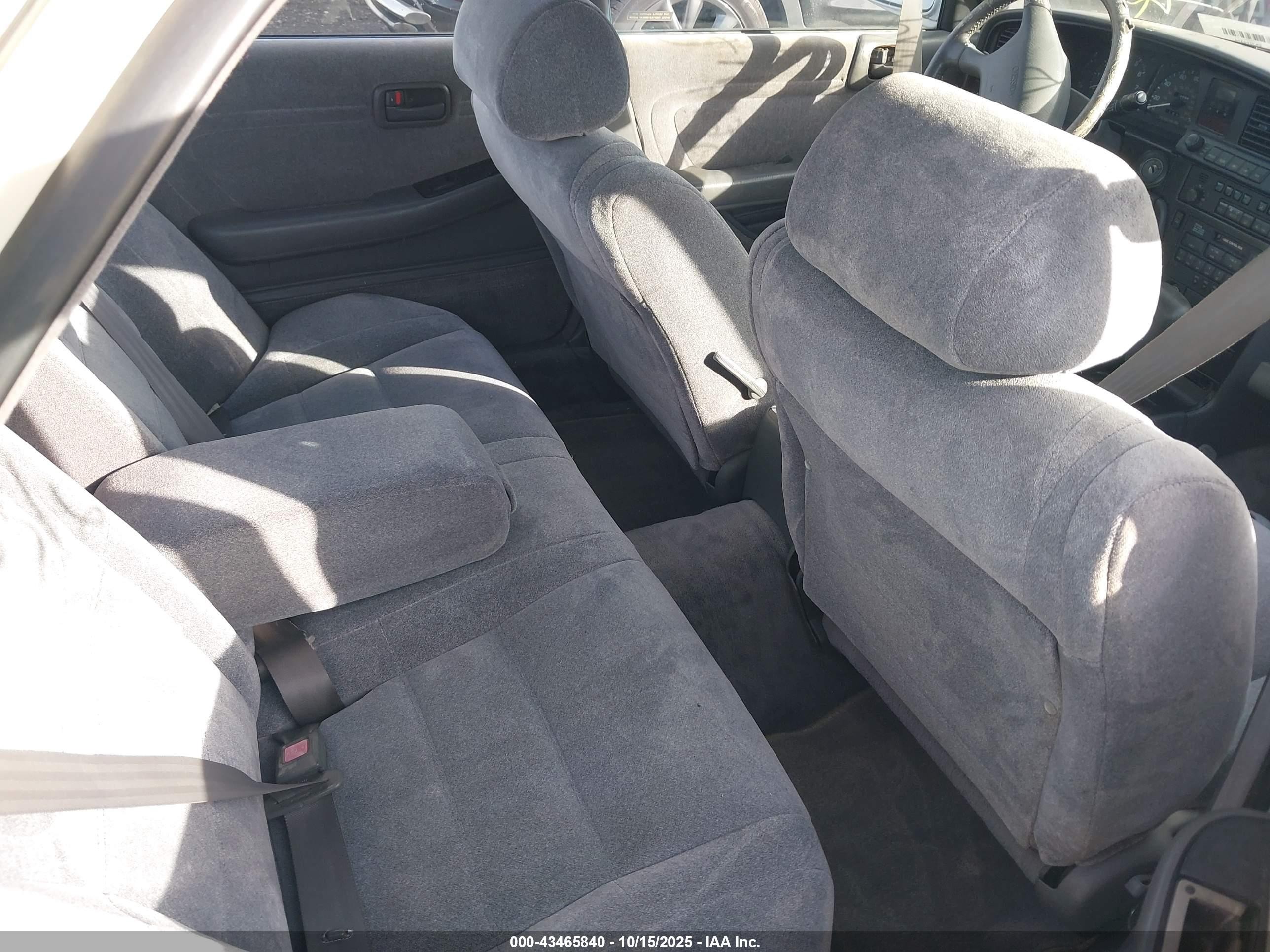 1992 Toyota Cressida Luxury White vin: JT2MX83E2N0085555