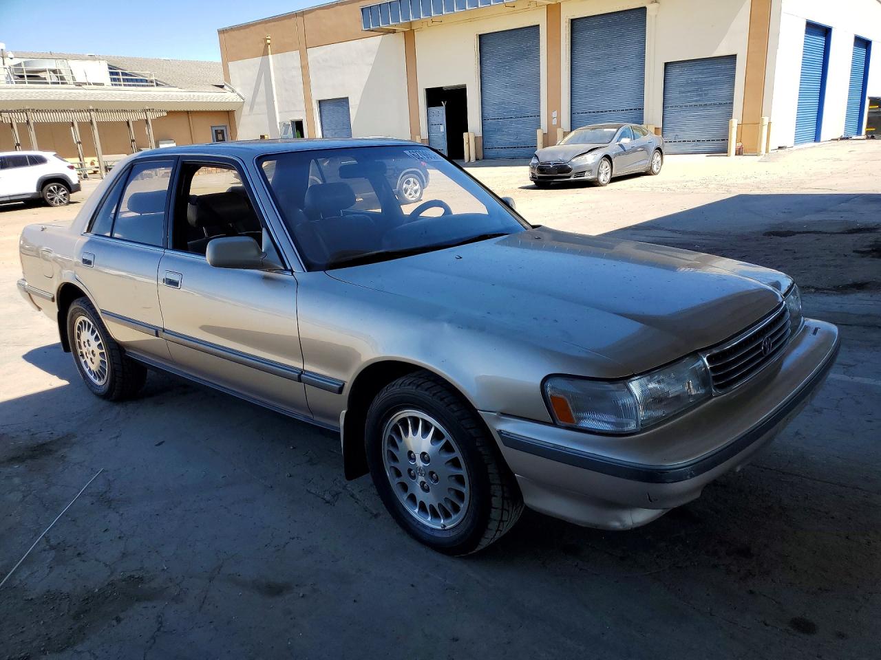 1992 Toyota Cressida Luxury Gold vin: JT2MX83E3N0088707