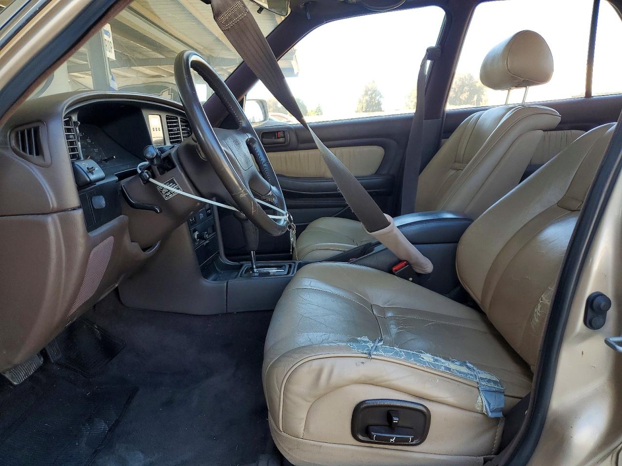 1992 Toyota Cressida Luxury Gold vin: JT2MX83E3N0088707