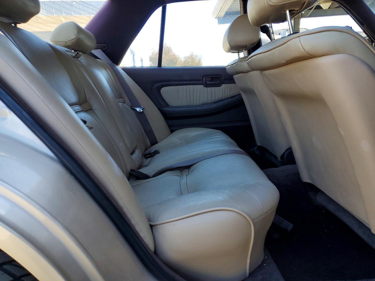1992 Toyota Cressida Luxury Gold vin: JT2MX83E3N0088707