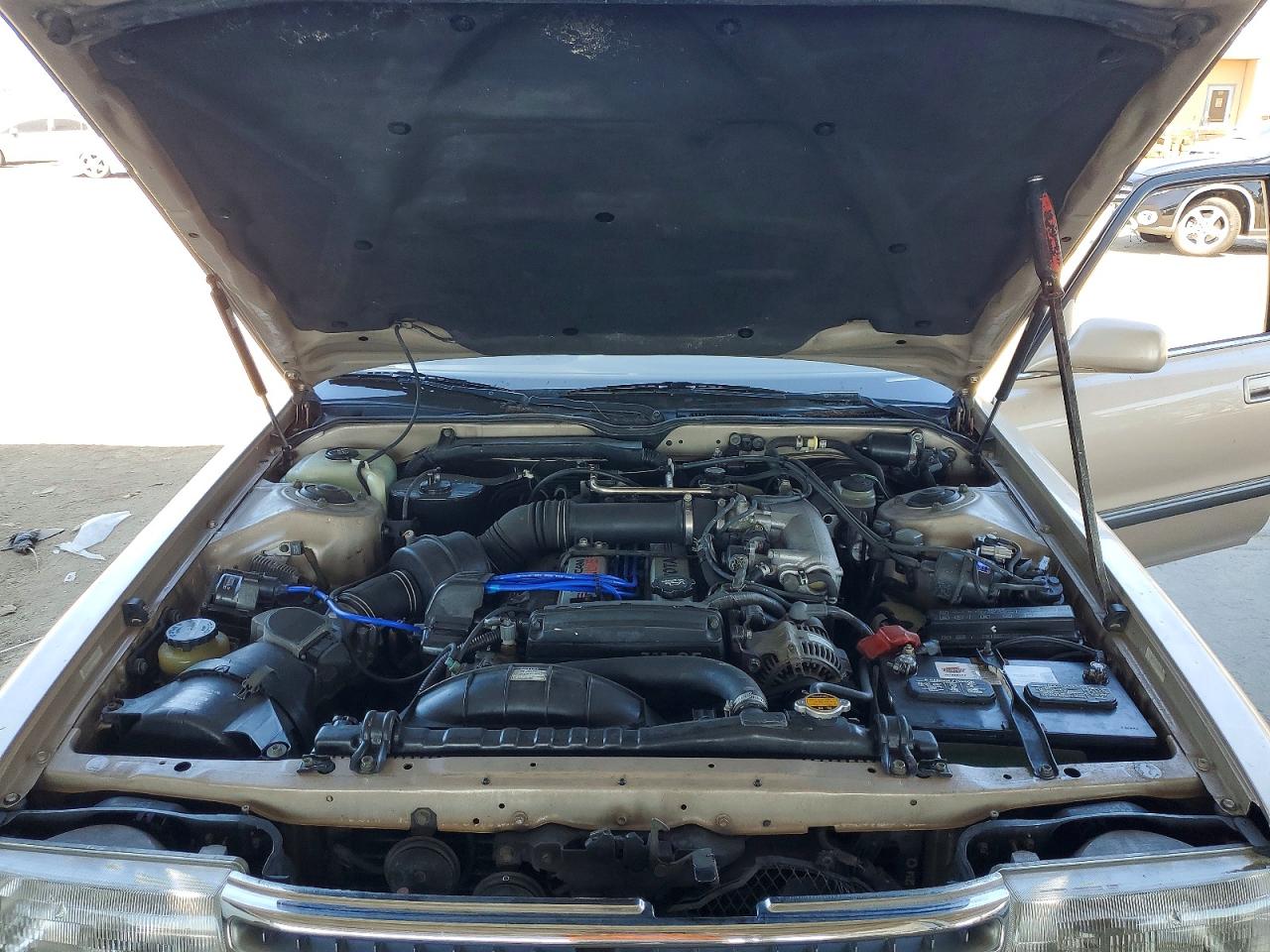 1992 Toyota Cressida Luxury Gold vin: JT2MX83E3N0088707