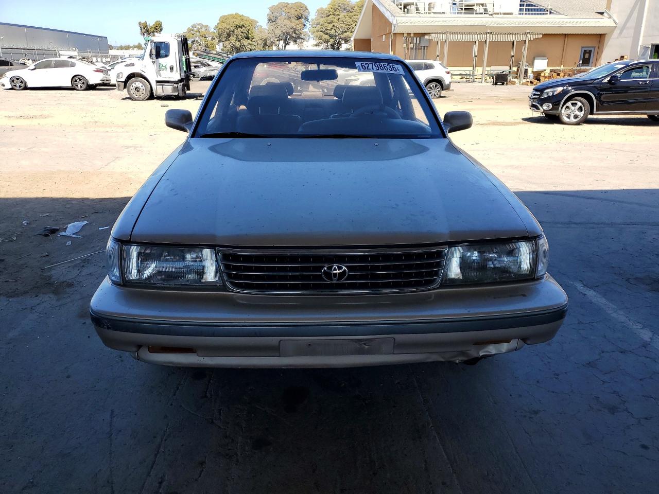 1992 Toyota Cressida Luxury Gold vin: JT2MX83E3N0088707