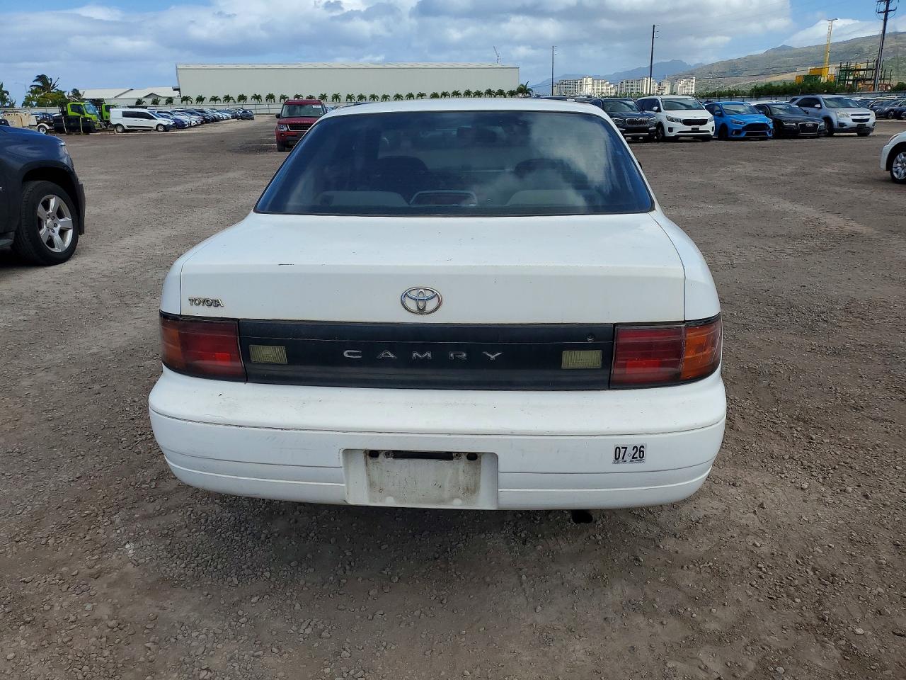 1992 Toyota Camry Dlx White vin: JT2SK11EXN0029671