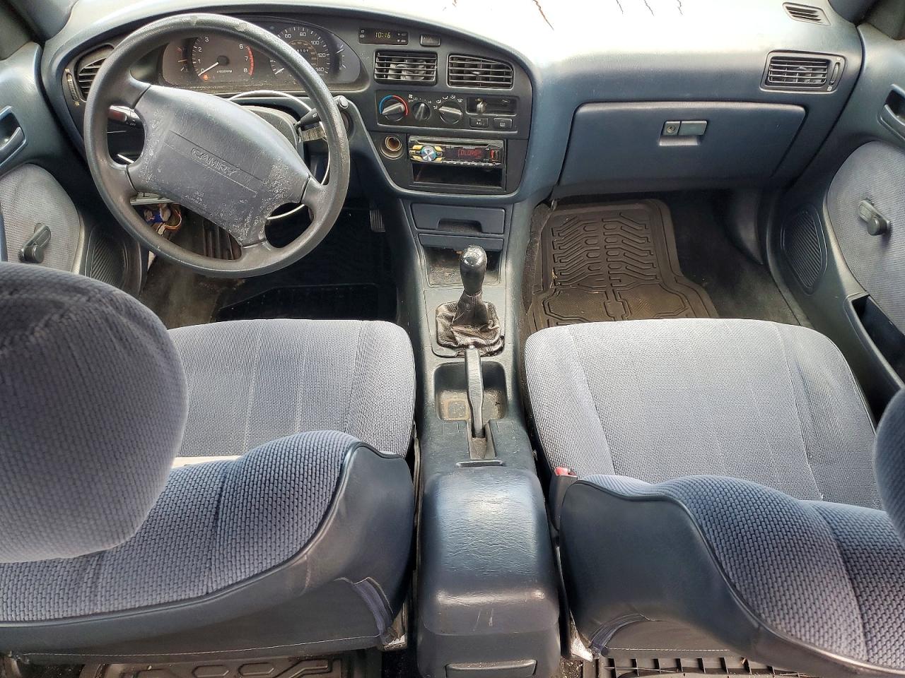 1992 Toyota Camry Dlx White vin: JT2SK11EXN0029671
