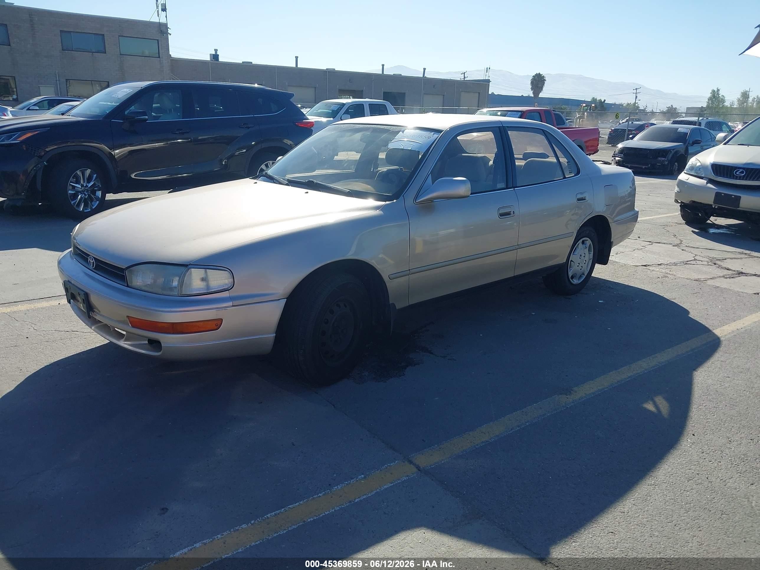 1994 Toyota Camry Le Brown vin: JT2SK12E0R0194617