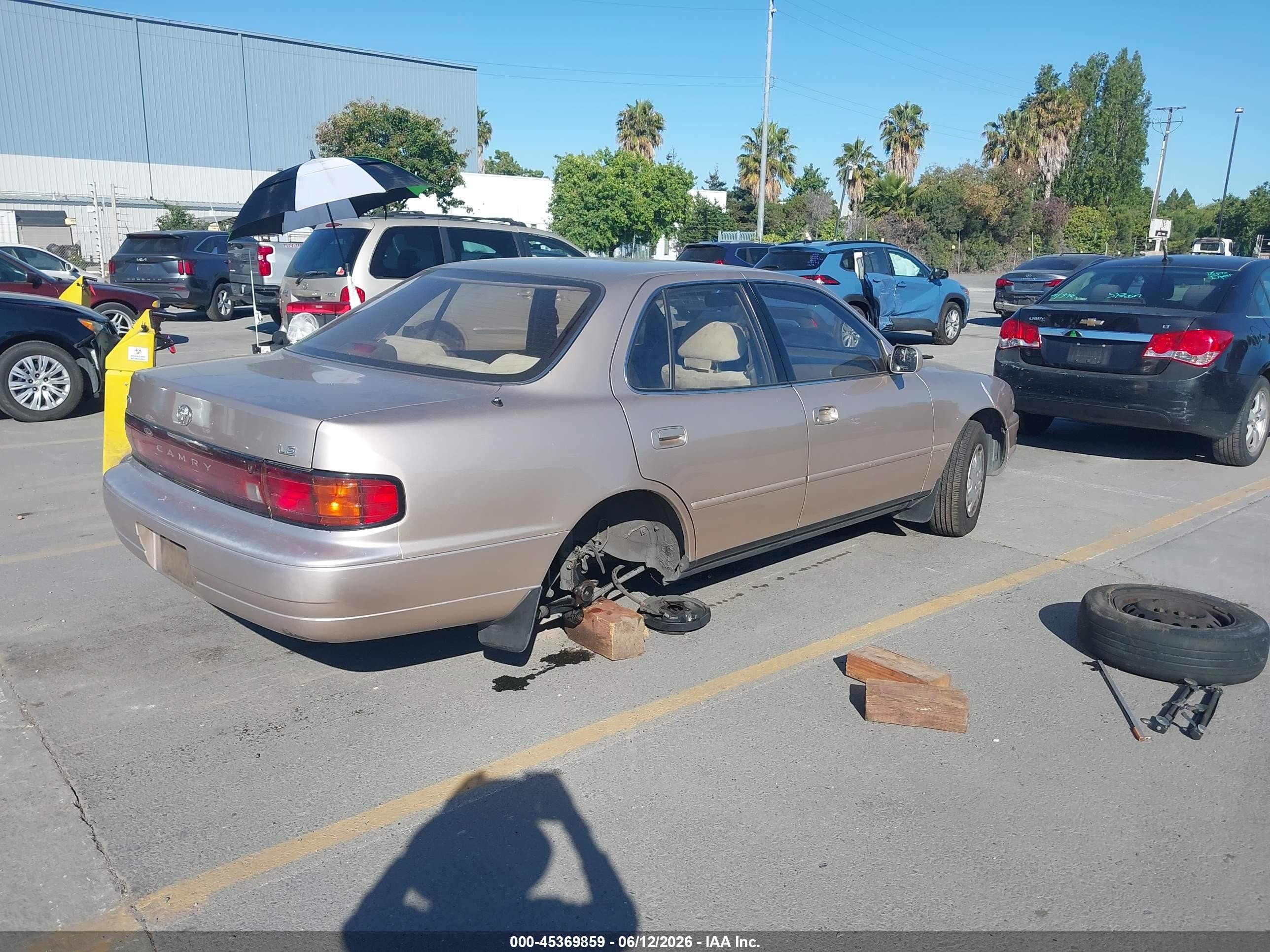 1994 Toyota Camry Le Brown vin: JT2SK12E0R0194617