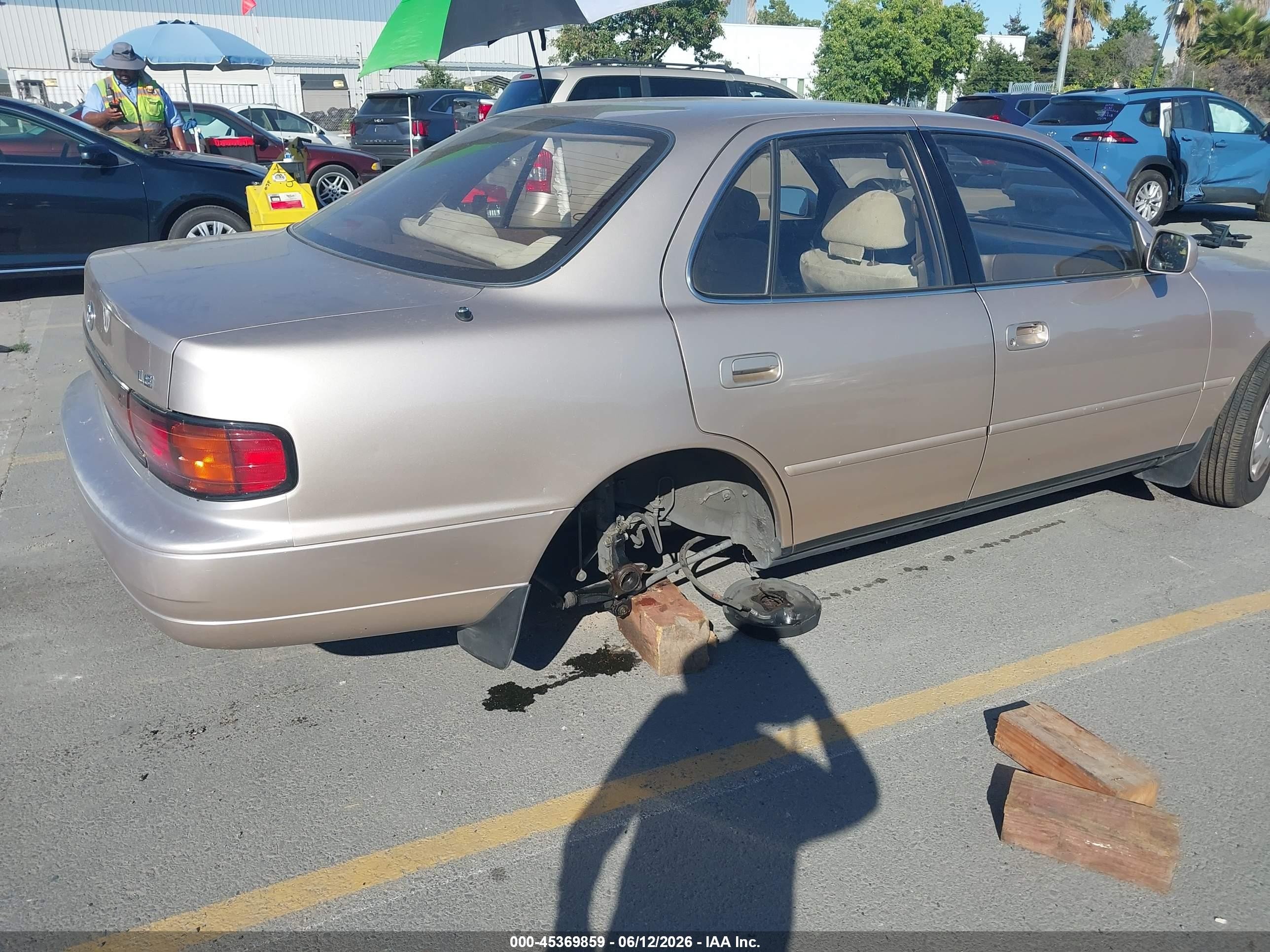 1994 Toyota Camry Le Brown vin: JT2SK12E0R0194617