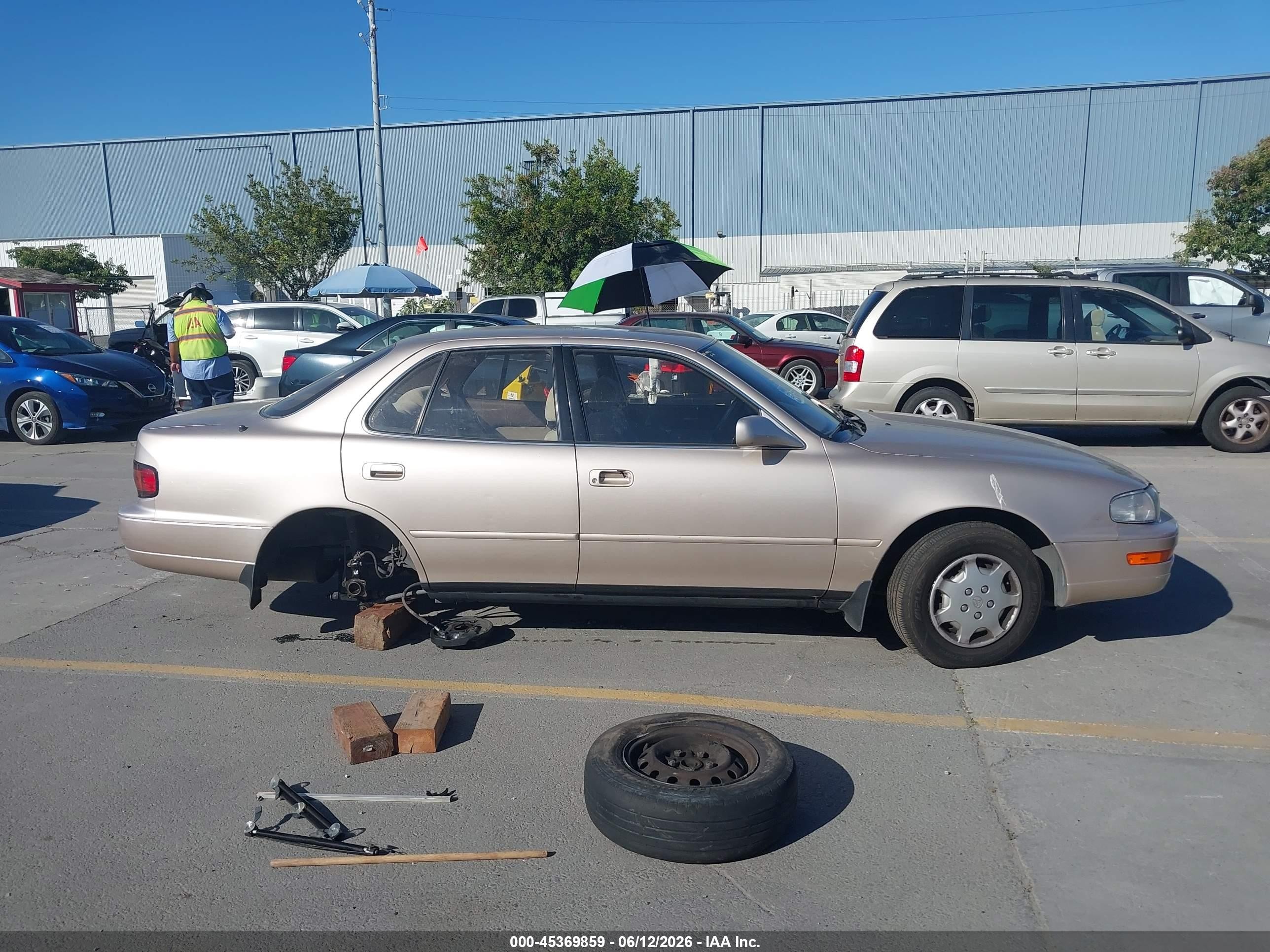 1994 Toyota Camry Le Brown vin: JT2SK12E0R0194617