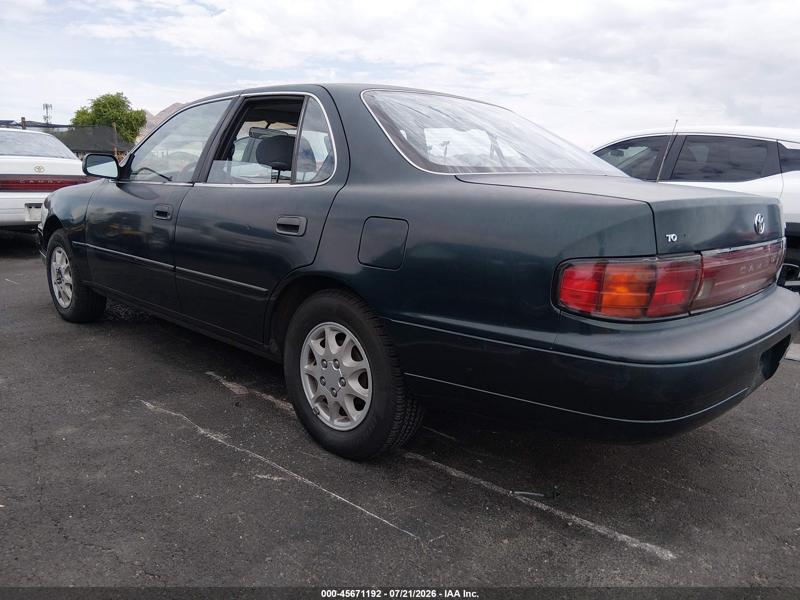 1992 Toyota Camry Le Green vin: JT2SK12E1N0035941