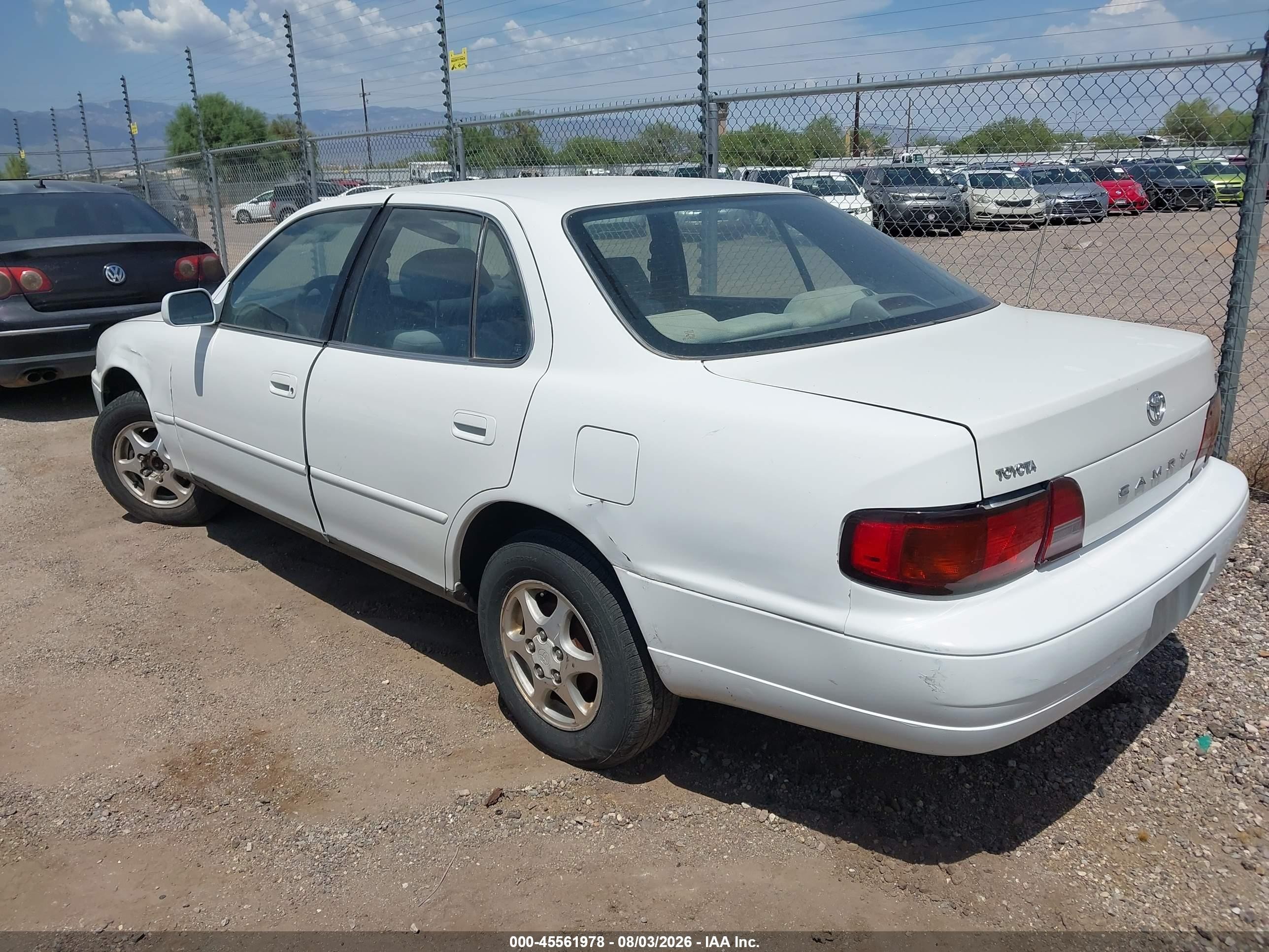 1995 Toyota Camry Le White vin: JT2SK12E2S0326637
