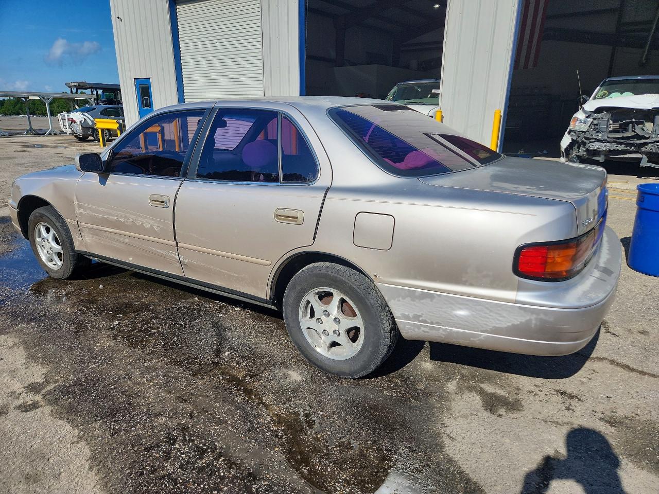 1994 Toyota Camry Le Gold vin: JT2SK12E3R0254566