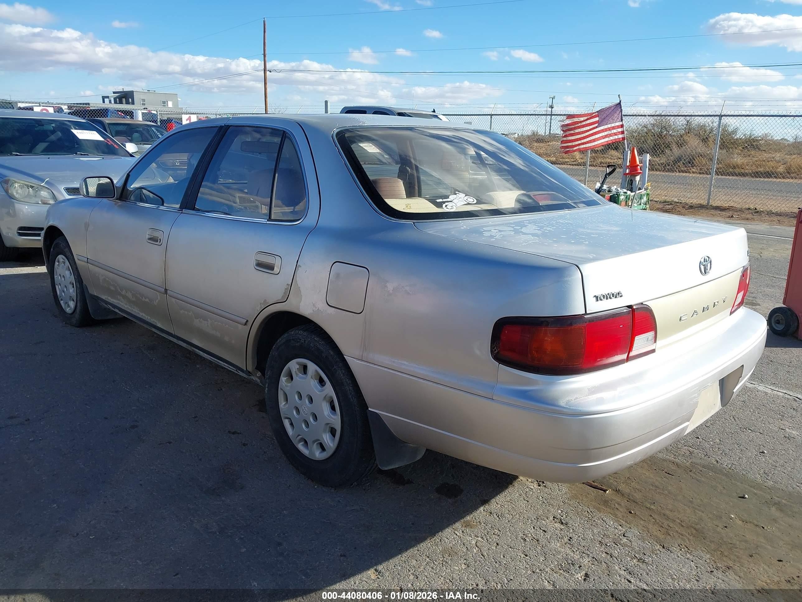 1995 Toyota Camry Le Gold vin: JT2SK12E3S0313699