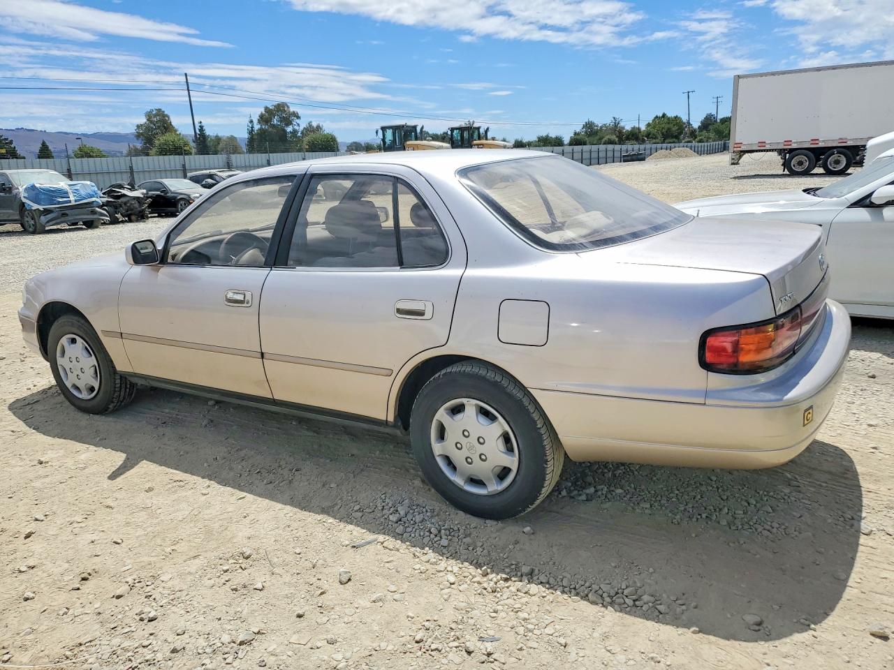 1994 Toyota Camry Le Желто-коричневый vin: JT2SK12E4R0268167