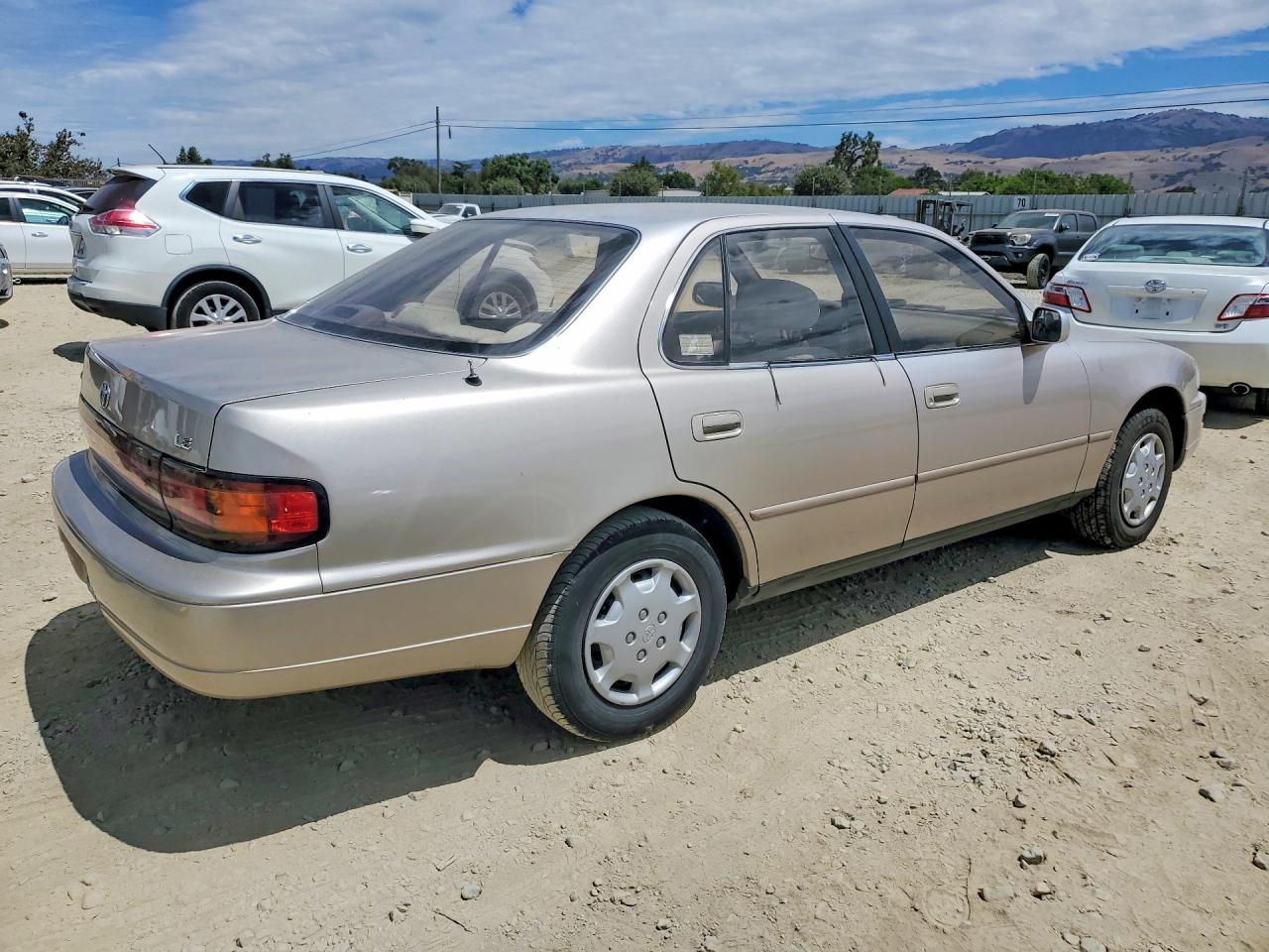 1994 Toyota Camry Le Желто-коричневый vin: JT2SK12E4R0268167