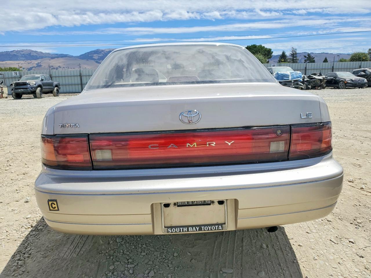 1994 Toyota Camry Le Желто-коричневый vin: JT2SK12E4R0268167