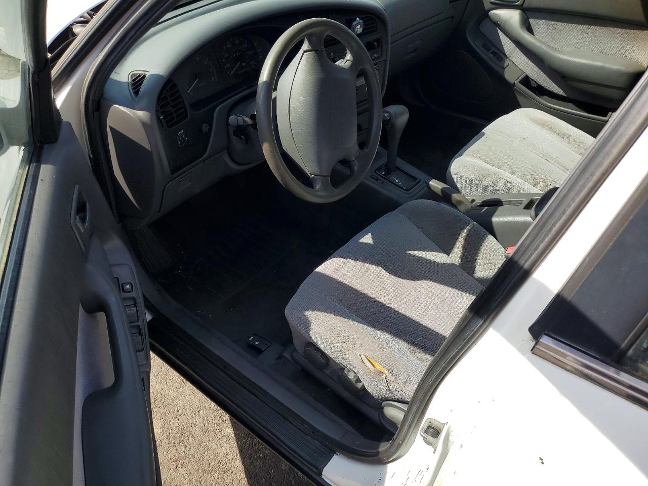 1995 Toyota Camry Le Белый vin: JT2SK12E4S0294841