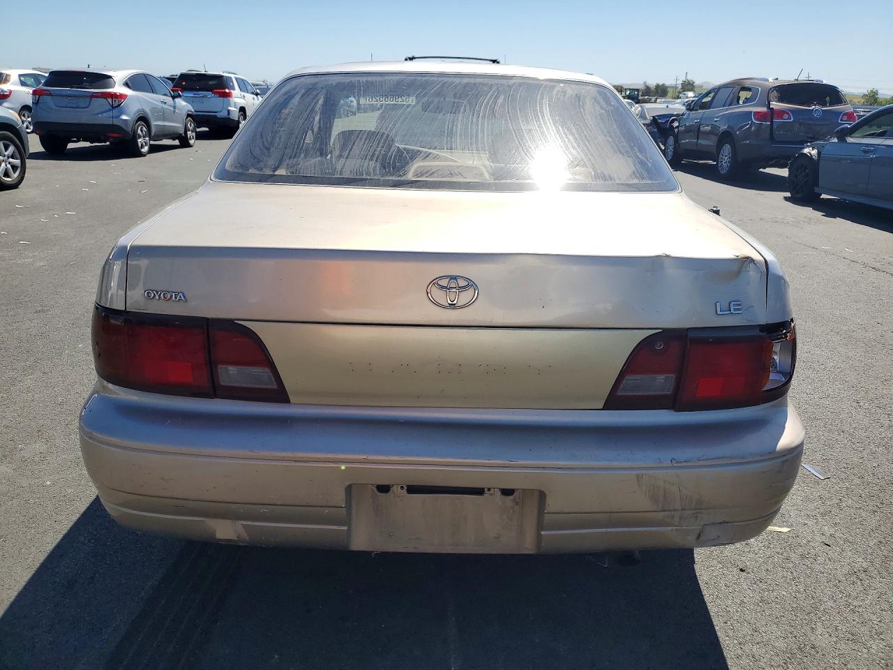 1995 Toyota Camry Le Gold vin: JT2SK12E5S0312683