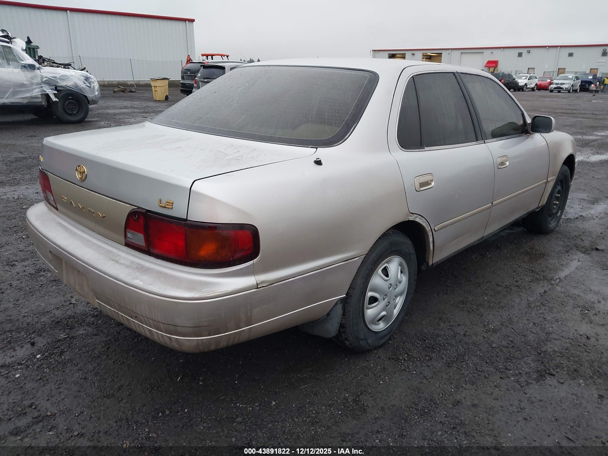 1995 Toyota Camry Le Gold vin: JT2SK12E5S0327734