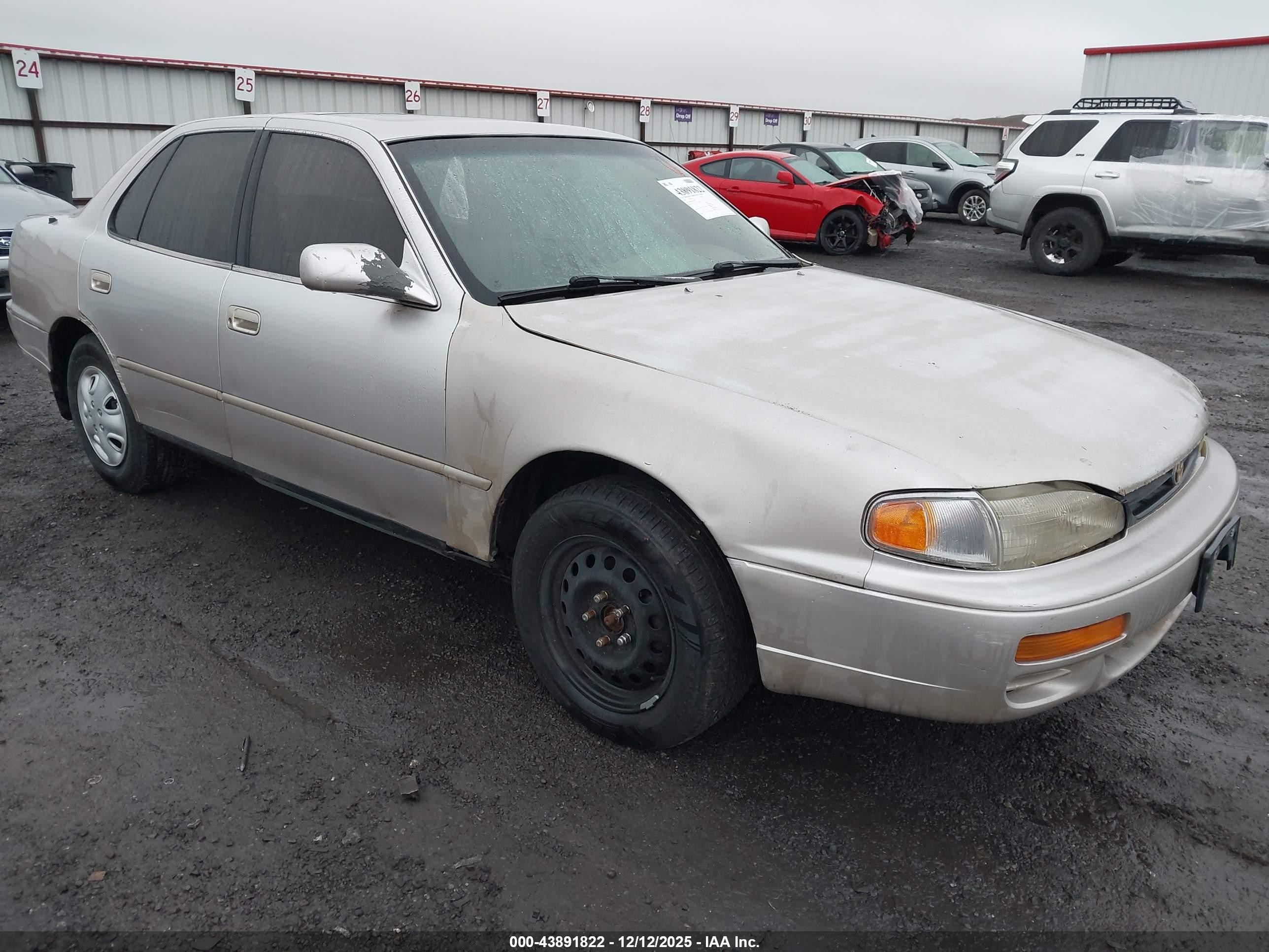 1995 Toyota Camry Le Gold vin: JT2SK12E5S0327734