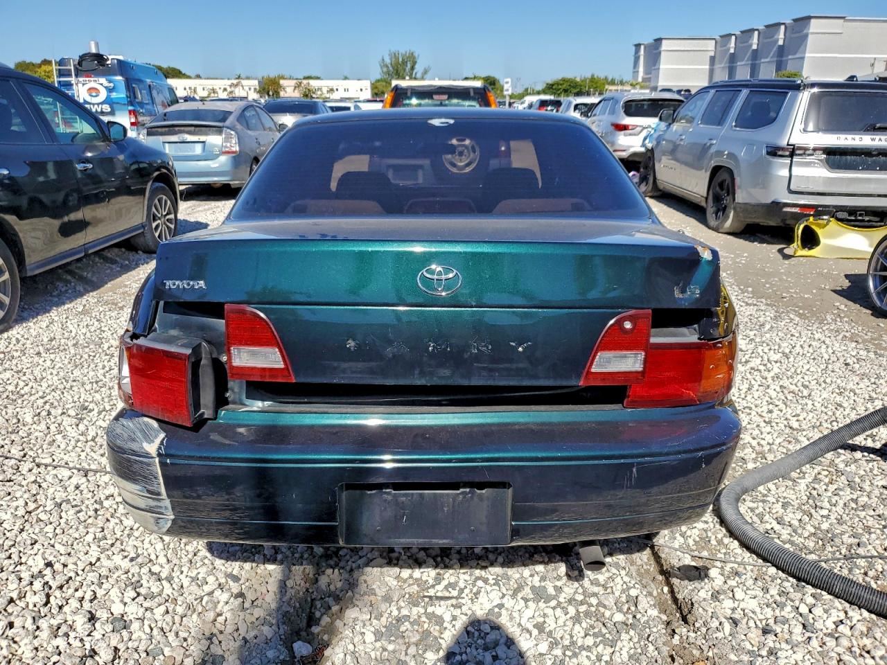 1995 Toyota Camry Le Green vin: JT2SK12E8S0330028