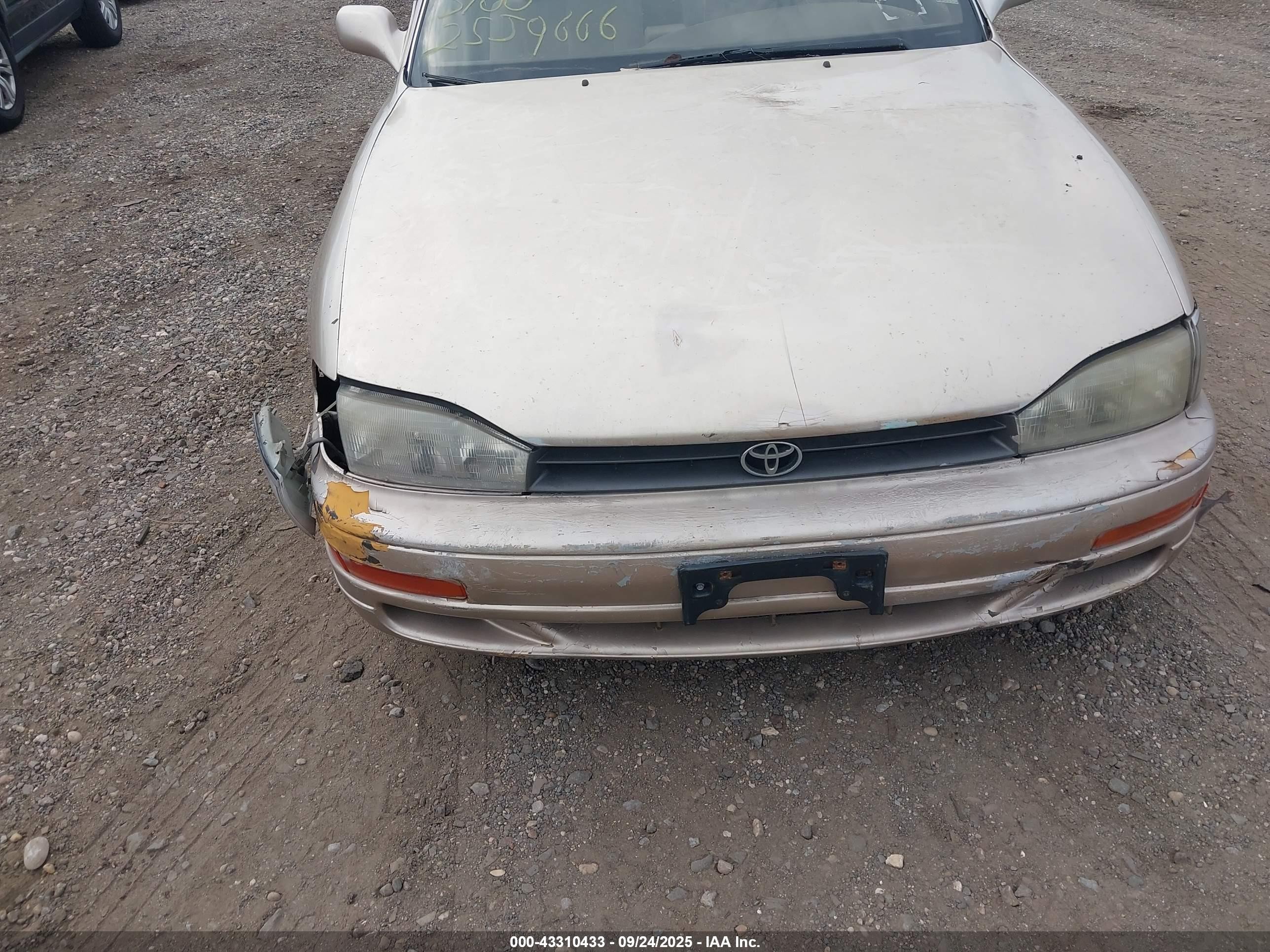 1994 Toyota Camry Le Tan vin: JT2SK12E9R0225265