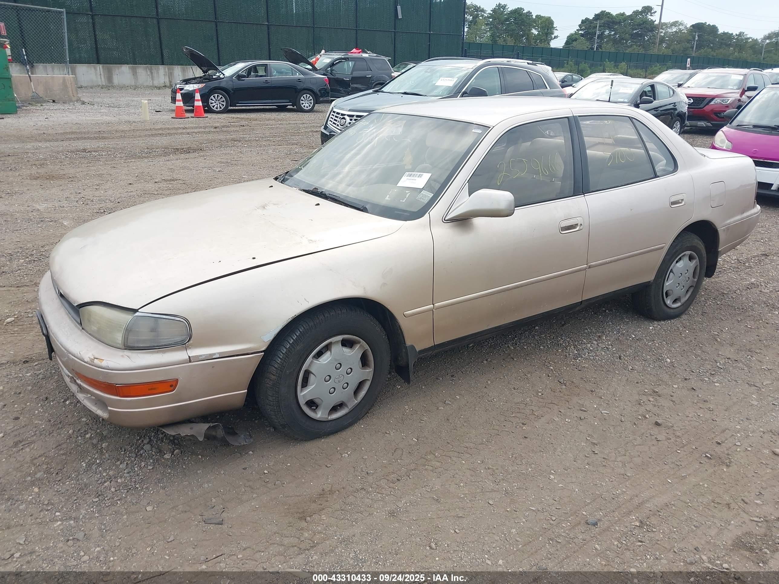 1994 Toyota Camry Le Tan vin: JT2SK12E9R0225265