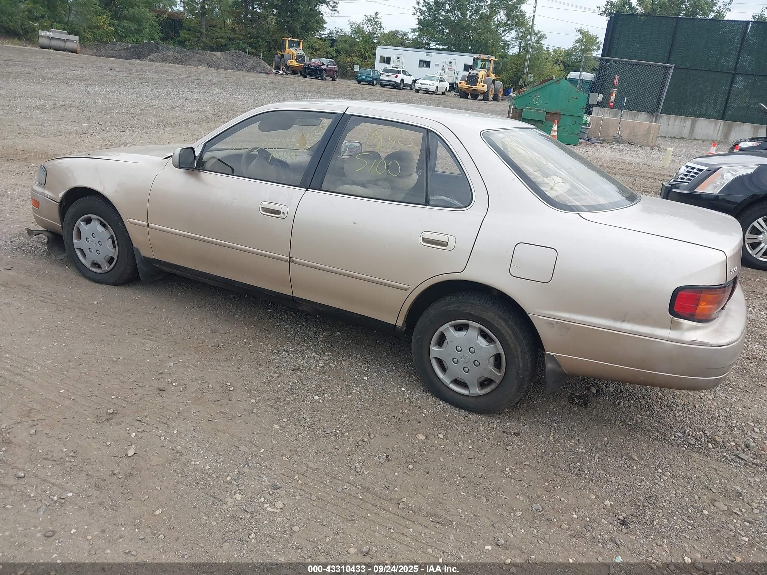 1994 Toyota Camry Le Tan vin: JT2SK12E9R0225265