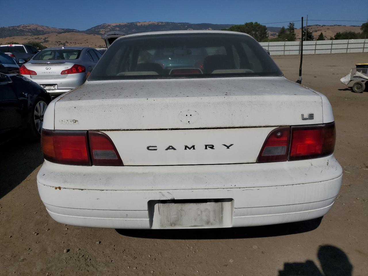 1995 Toyota Camry Le Белый vin: JT2SK12E9S0288565