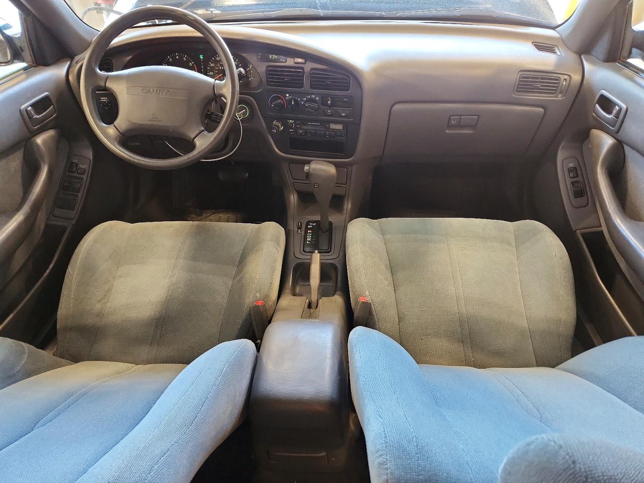 1992 Toyota Camry Le Green vin: JT2SK12EXN0017387