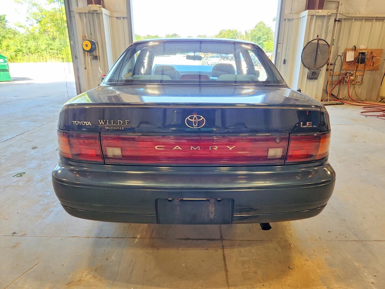 1992 Toyota Camry Le Green vin: JT2SK12EXN0017387