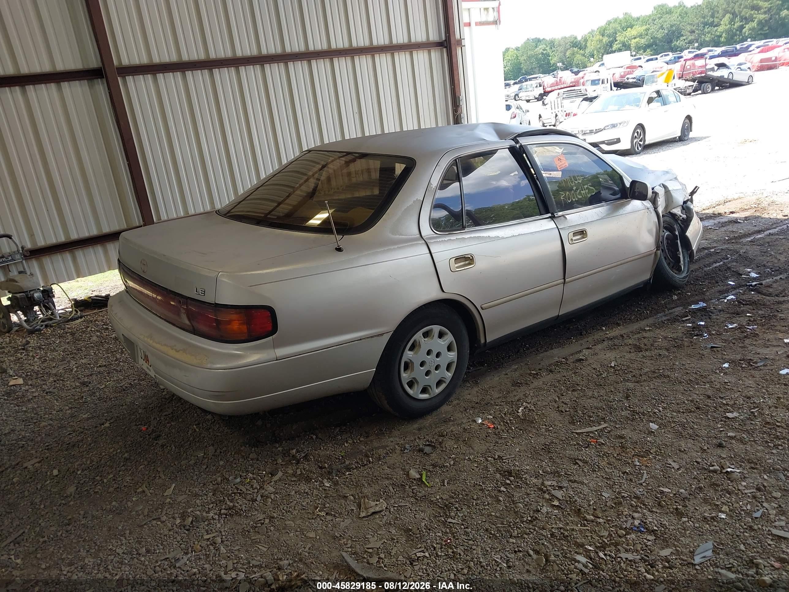 1994 Toyota Camry Le Beige vin: JT2SK12EXR0195869