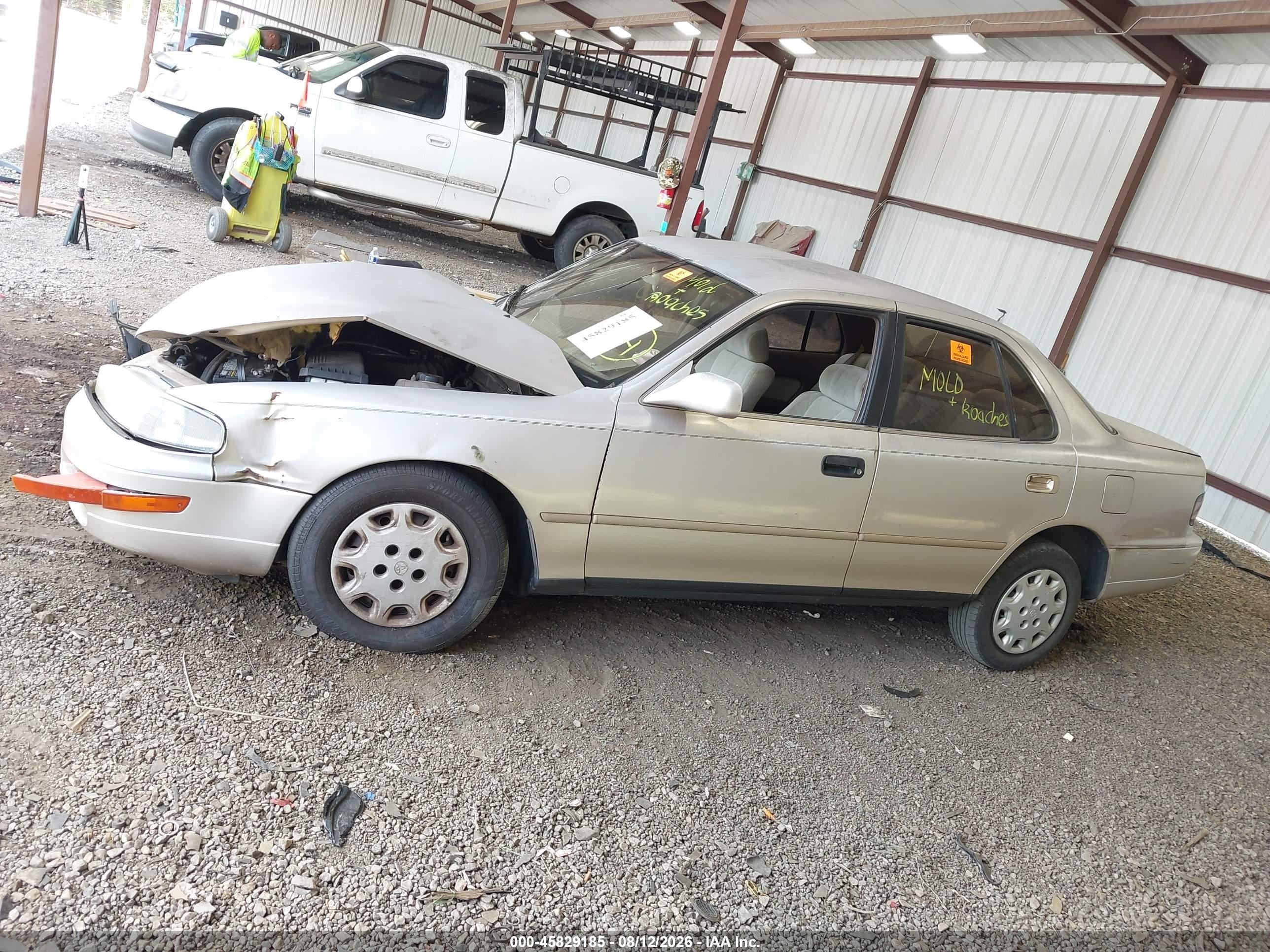 1994 Toyota Camry Le Beige vin: JT2SK12EXR0195869