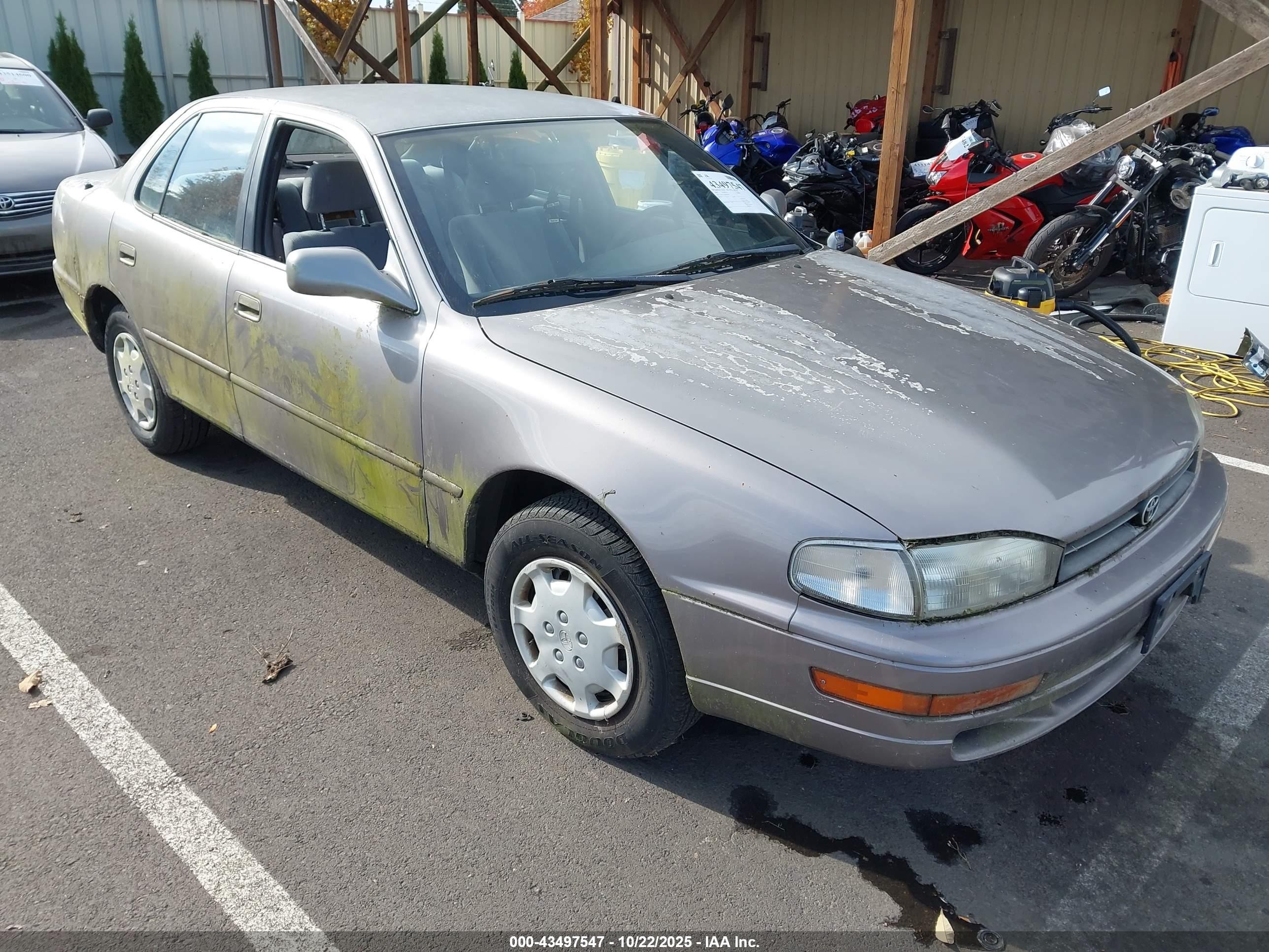 1994 Toyota Camry Le Gray vin: JT2SK12EXR0263202