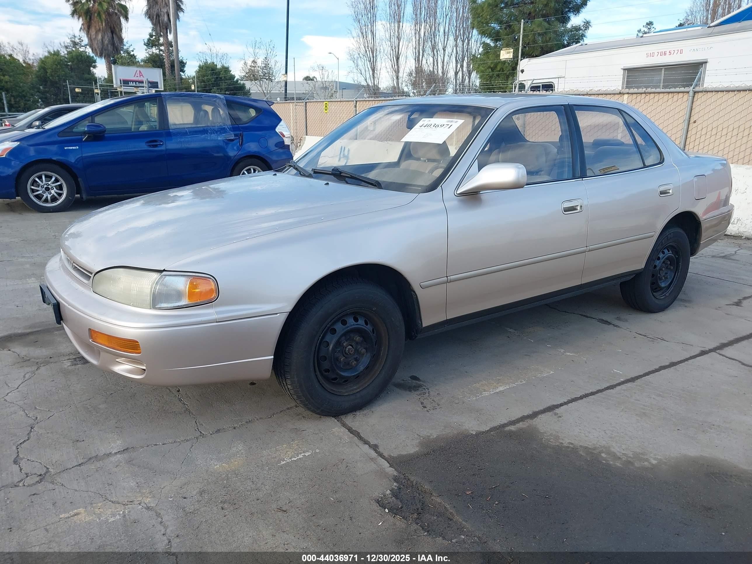 1995 Toyota Camry Le Gold vin: JT2SK12EXS0310508